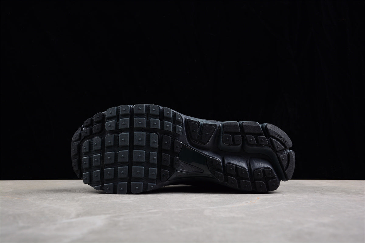 NikeMens Zoom Vomero 5 Anthracite - Black
