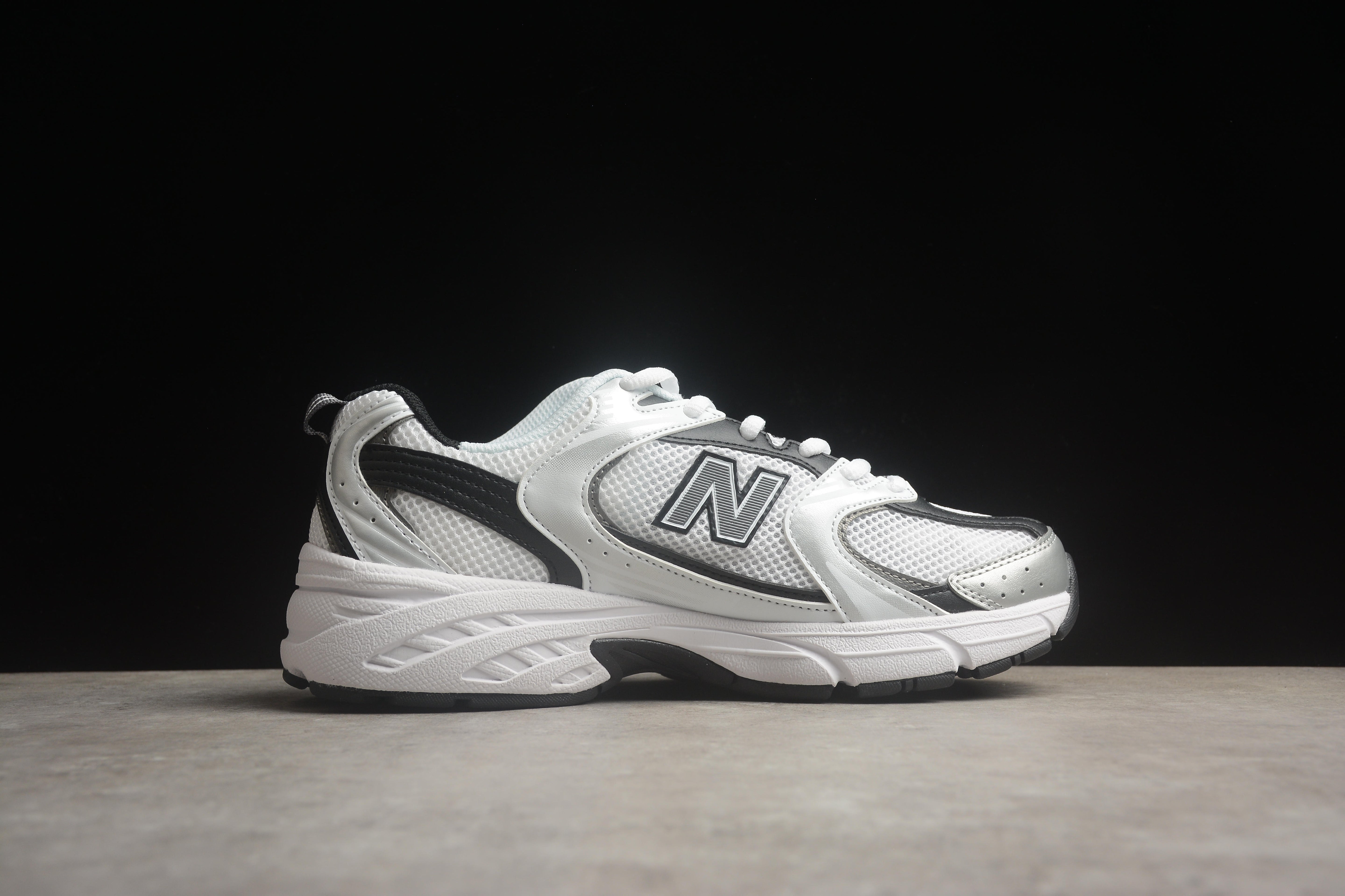 New Balance 530 - White/Black