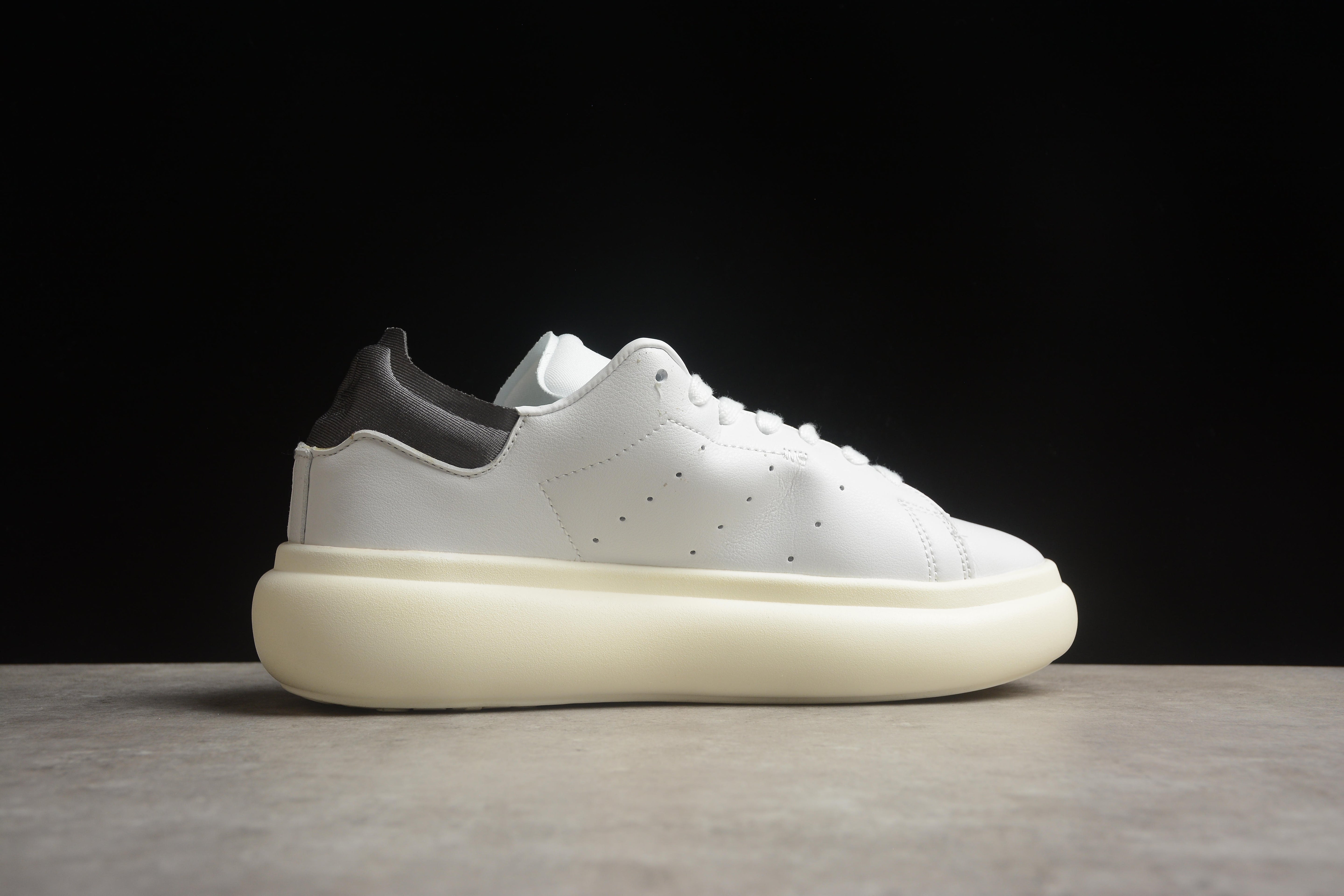 adidasUnisex Stan Smith Platform - White