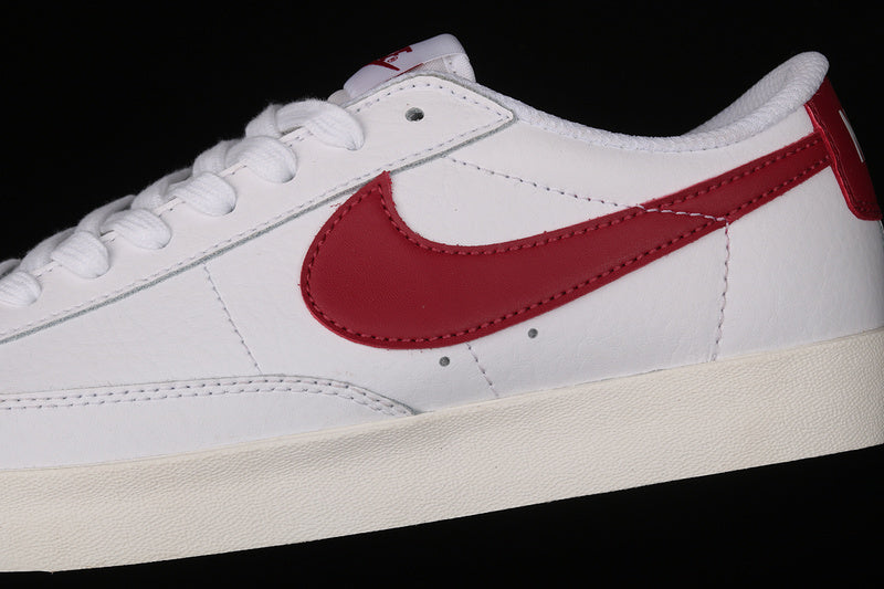 NikeUnisex Blazer Low - White/Maroon