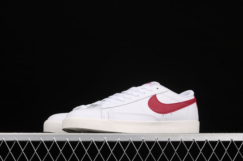 NikeUnisex Blazer Low - White/Maroon