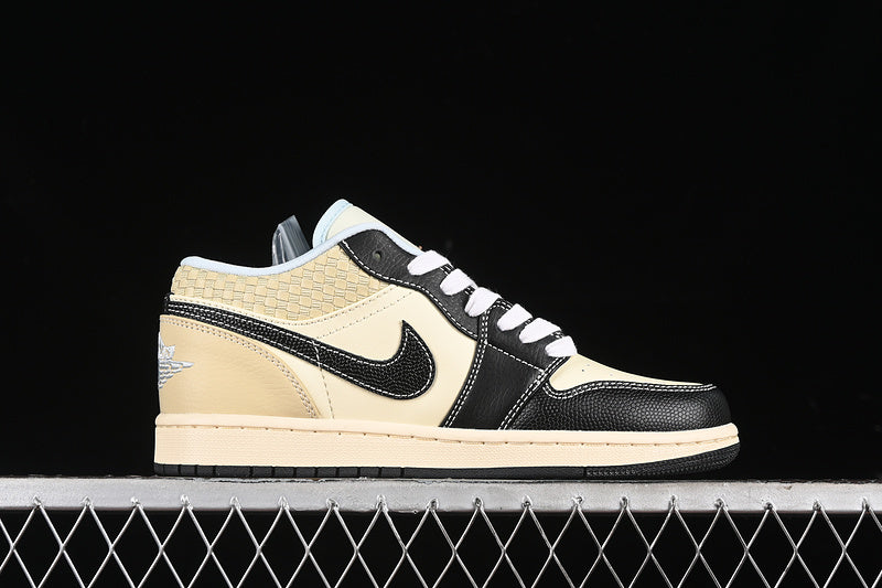 Air Jordan 1 AJ1 Low - Coconut Milk/Black Muslin