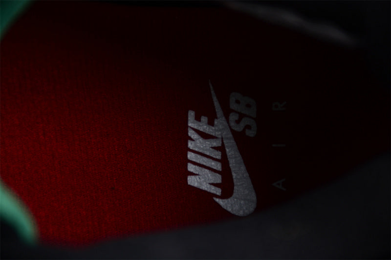 Air Jordan Retro 4 AJ4 SB Alternate - Black