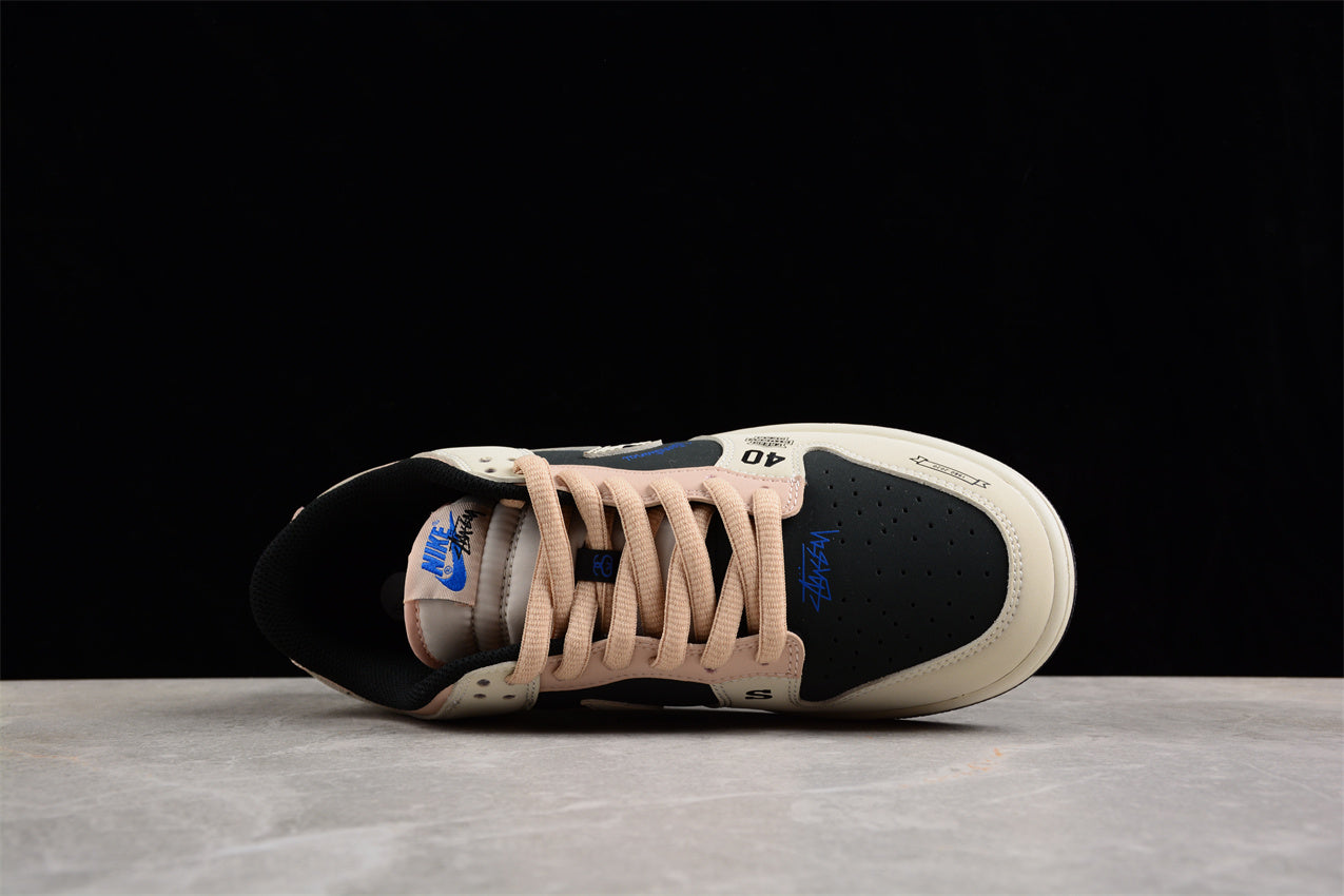 Stussy x NikeUnisex Dunk Low - Black