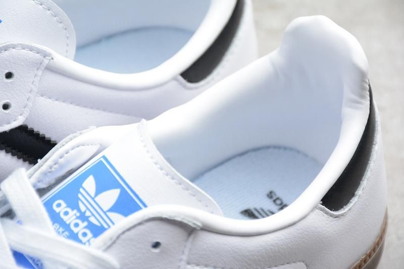 adidasWMNS Originals Samba - White/Black Gum