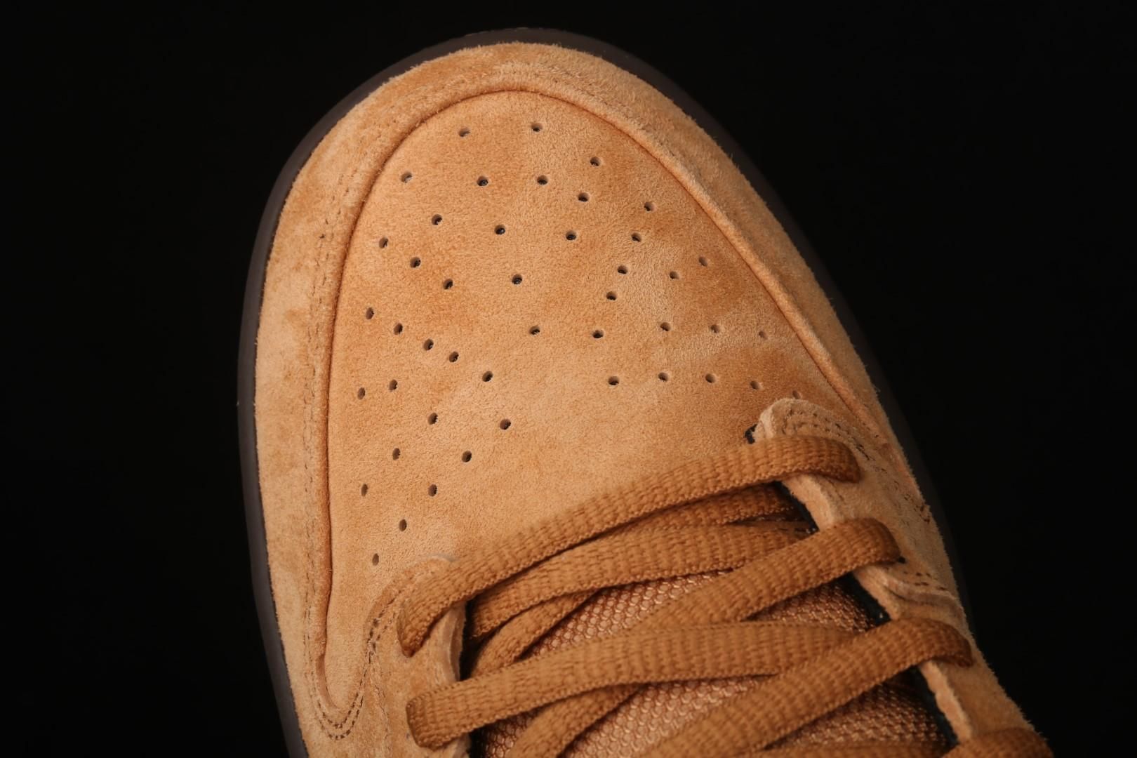 NikeUnisex SB Dunk Low - Wheat