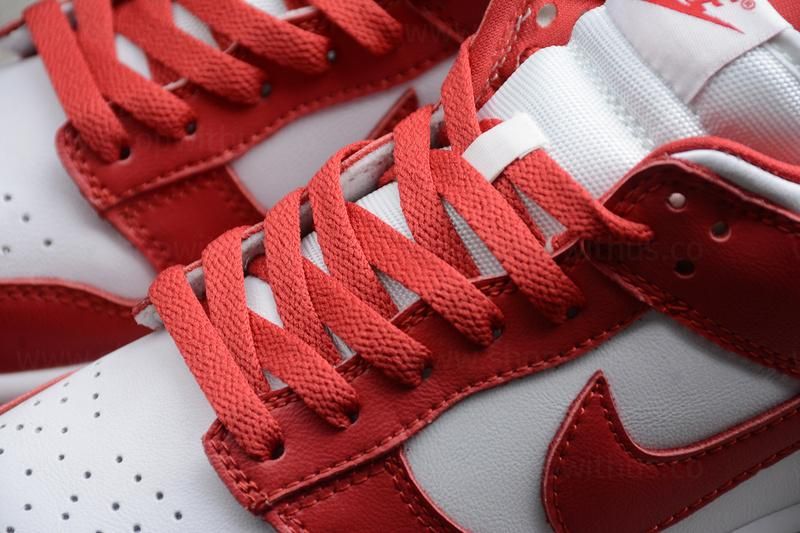 NikeUnisex SB Dunk Low - University Red