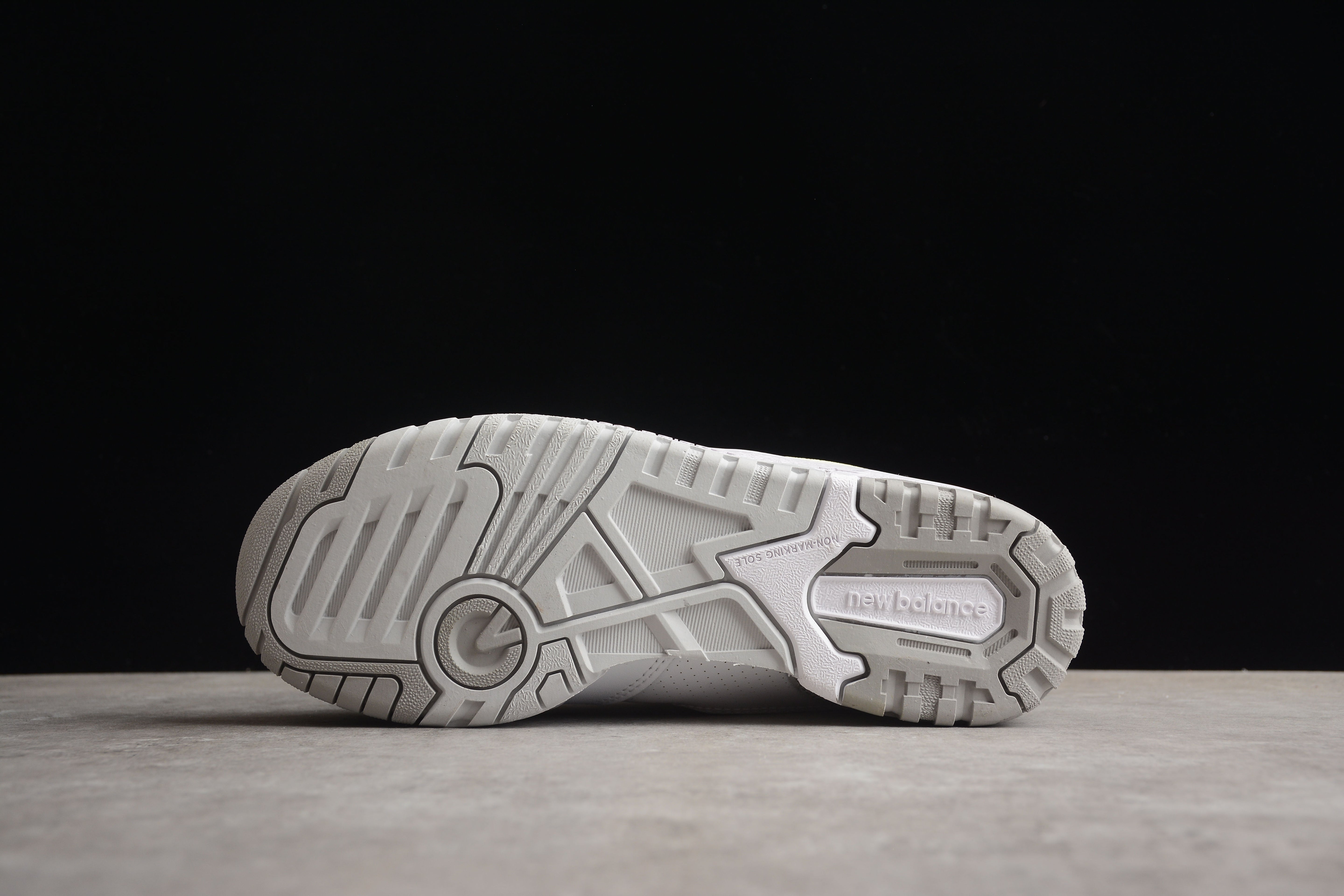 New Balance 550 - Salt and Pepper