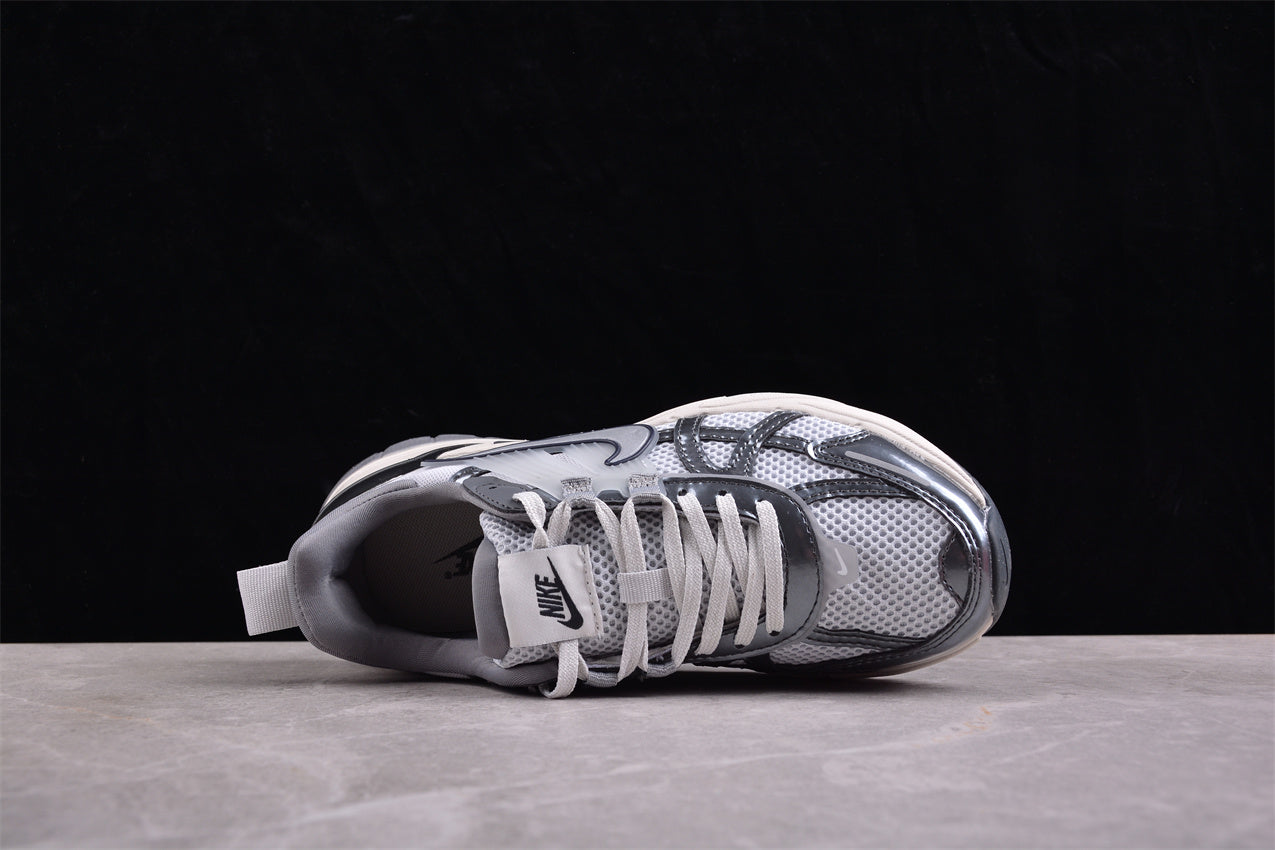 NikeMens V2K Run Pure Platinum - Wolf Grey