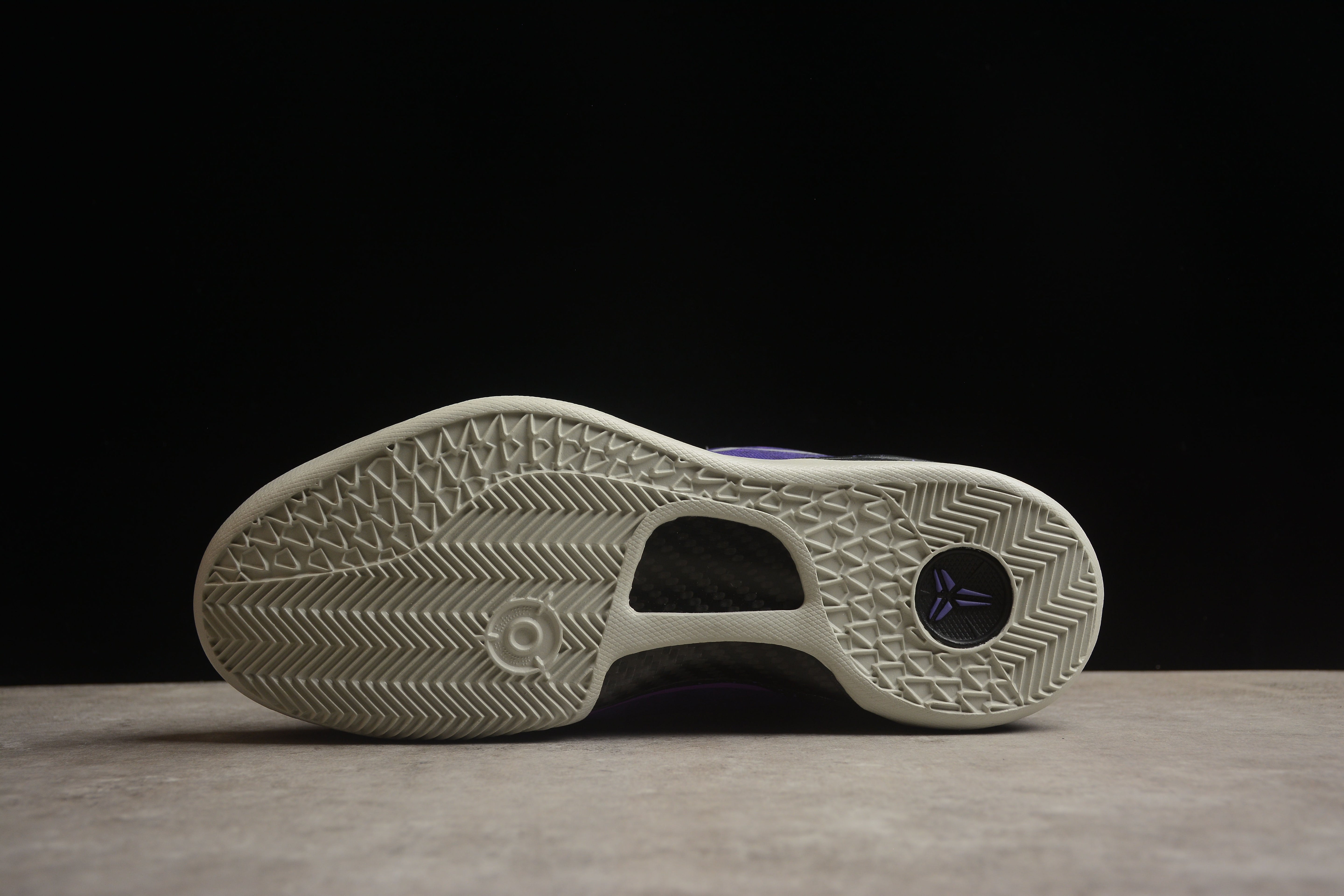 NikeMens Kobe 8 - System Playoff