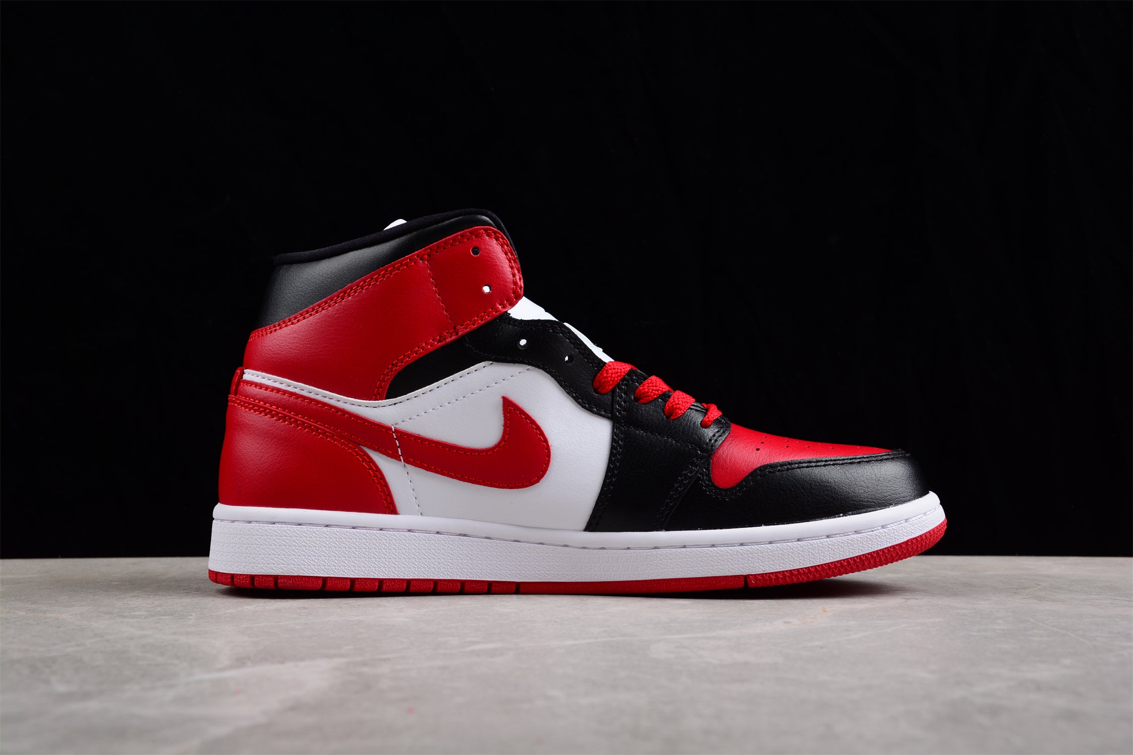 Air Jordan 1 AJ1 Mid Alternate - Bred Toe