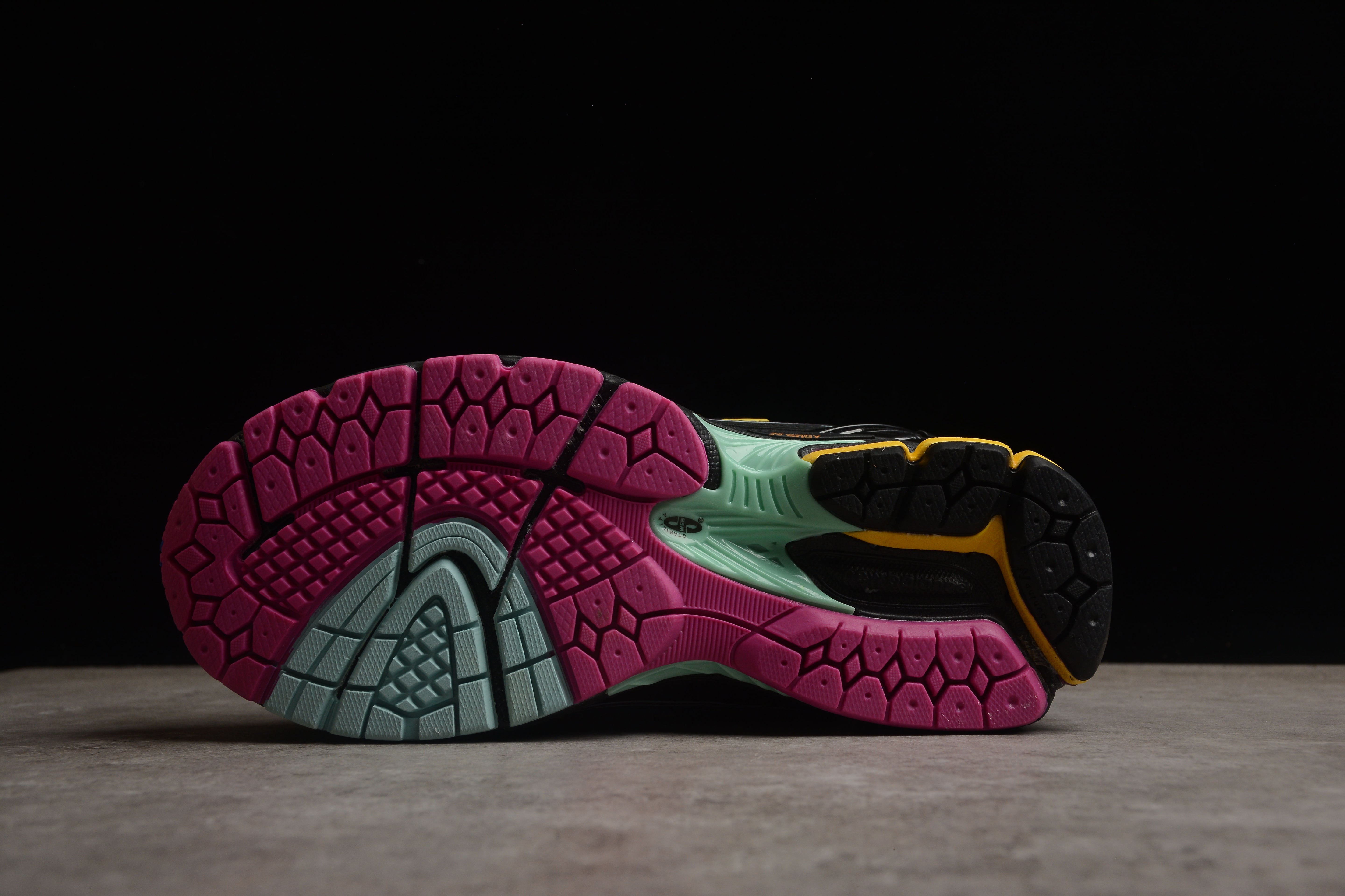 New Balance 1906R - Neon Nights
