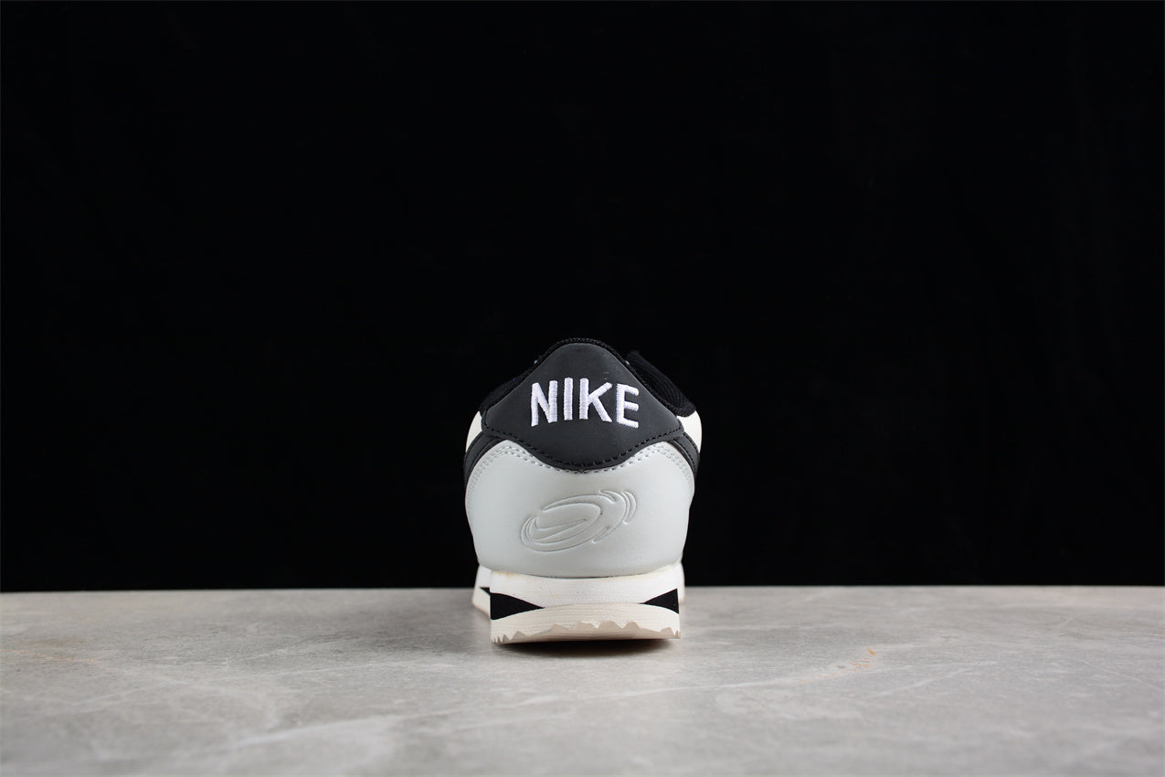 NikeUnisex Classic Cortez - White