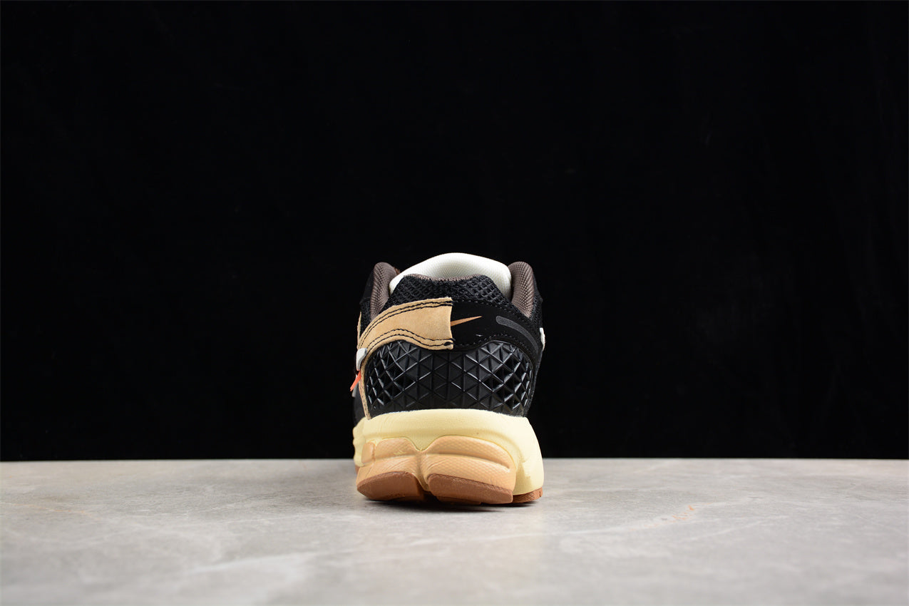 NikeUnisex Zoom Vomero 5 - Black/Brown