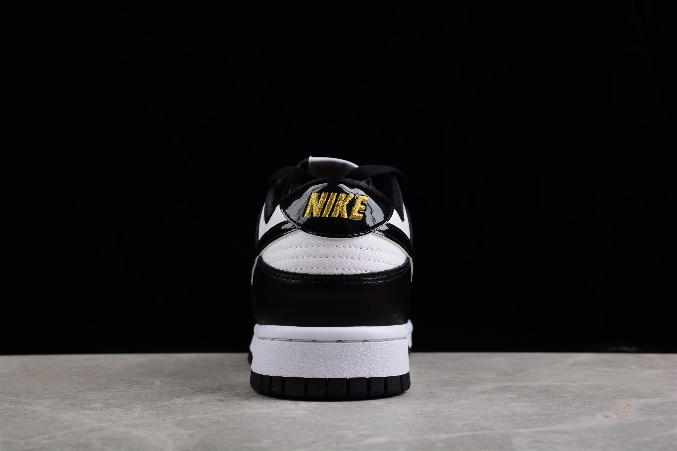 NikeMens Dunk Low - Would Champ