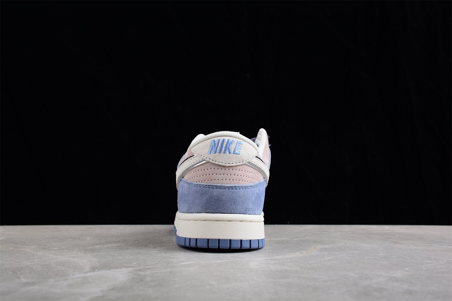 Otomo Katsuhiro x NikeMens SB Dunk Low - Pink