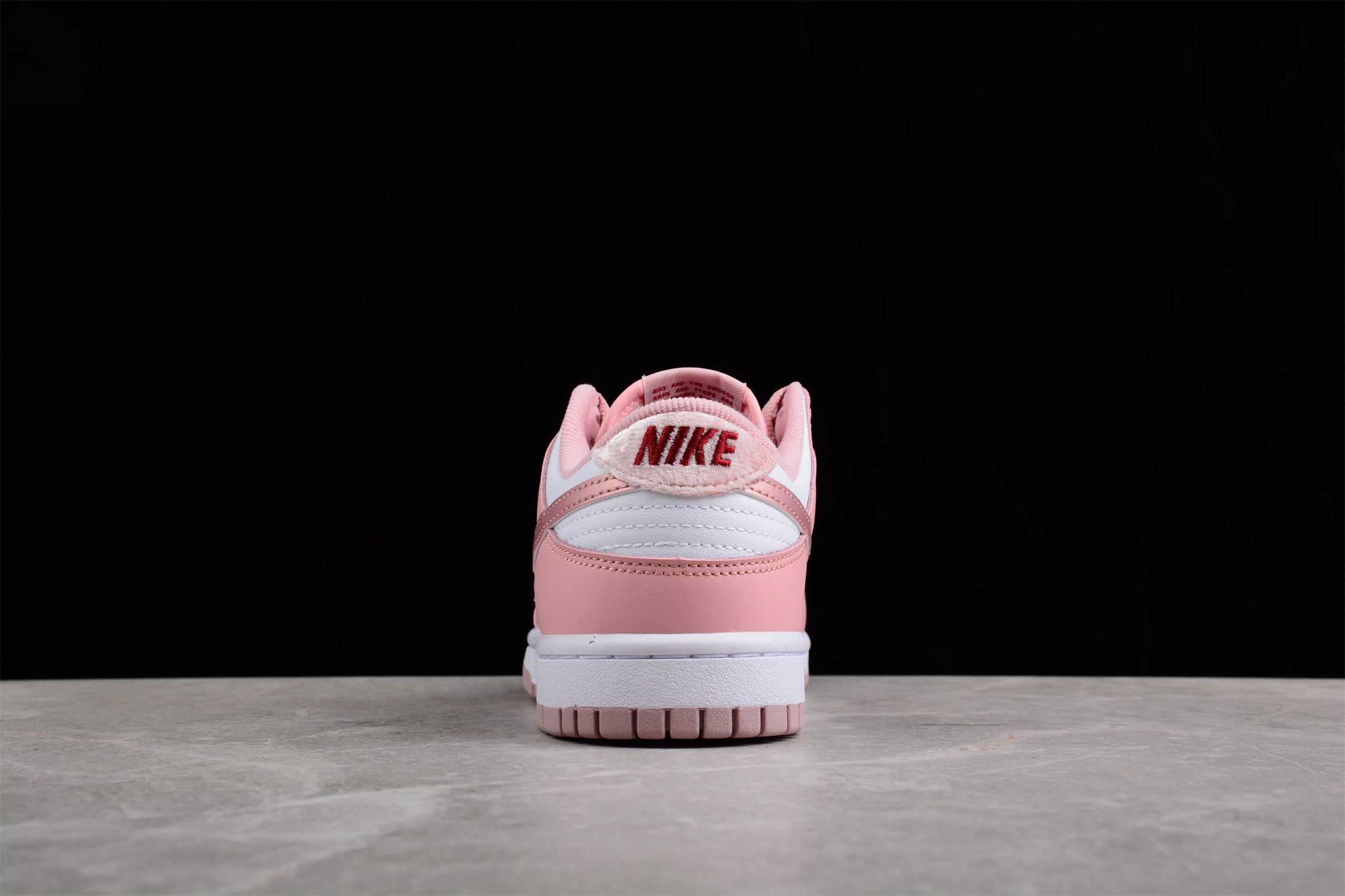 NikeWMNS SB Dunk Low - Pink Velvet