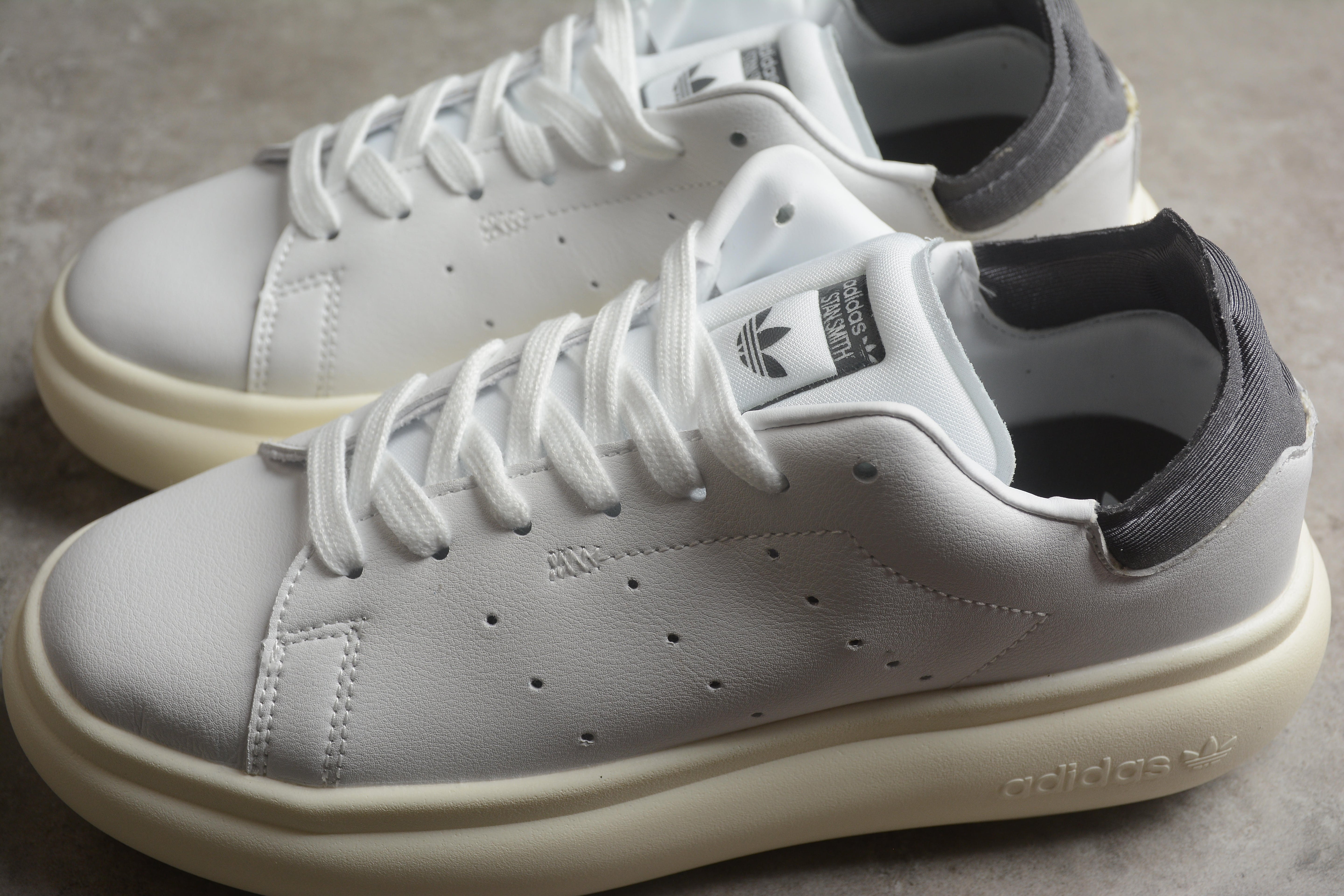 adidasUnisex Stan Smith Platform - White