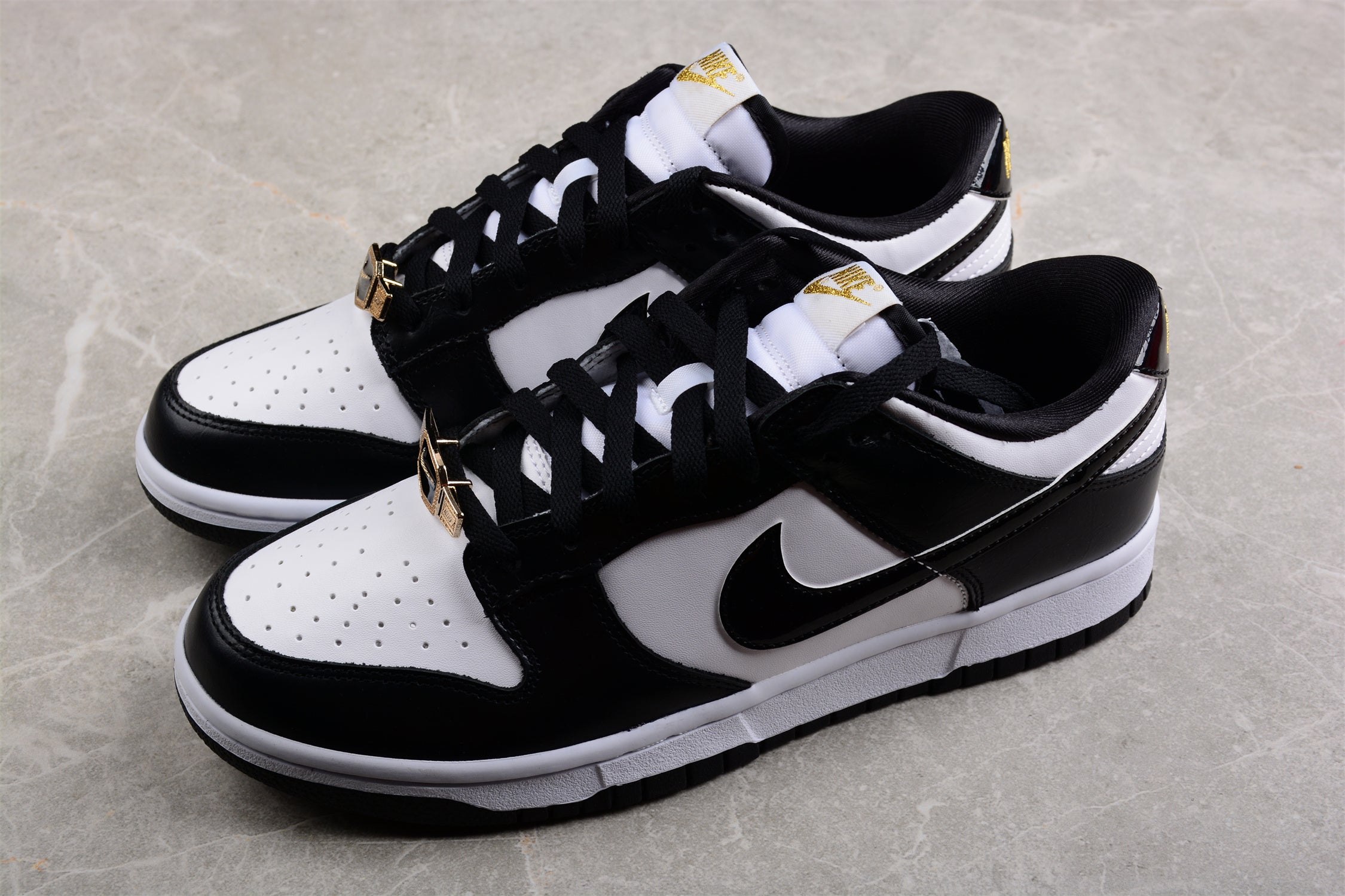 NikeMens Dunk Low - Would Champ