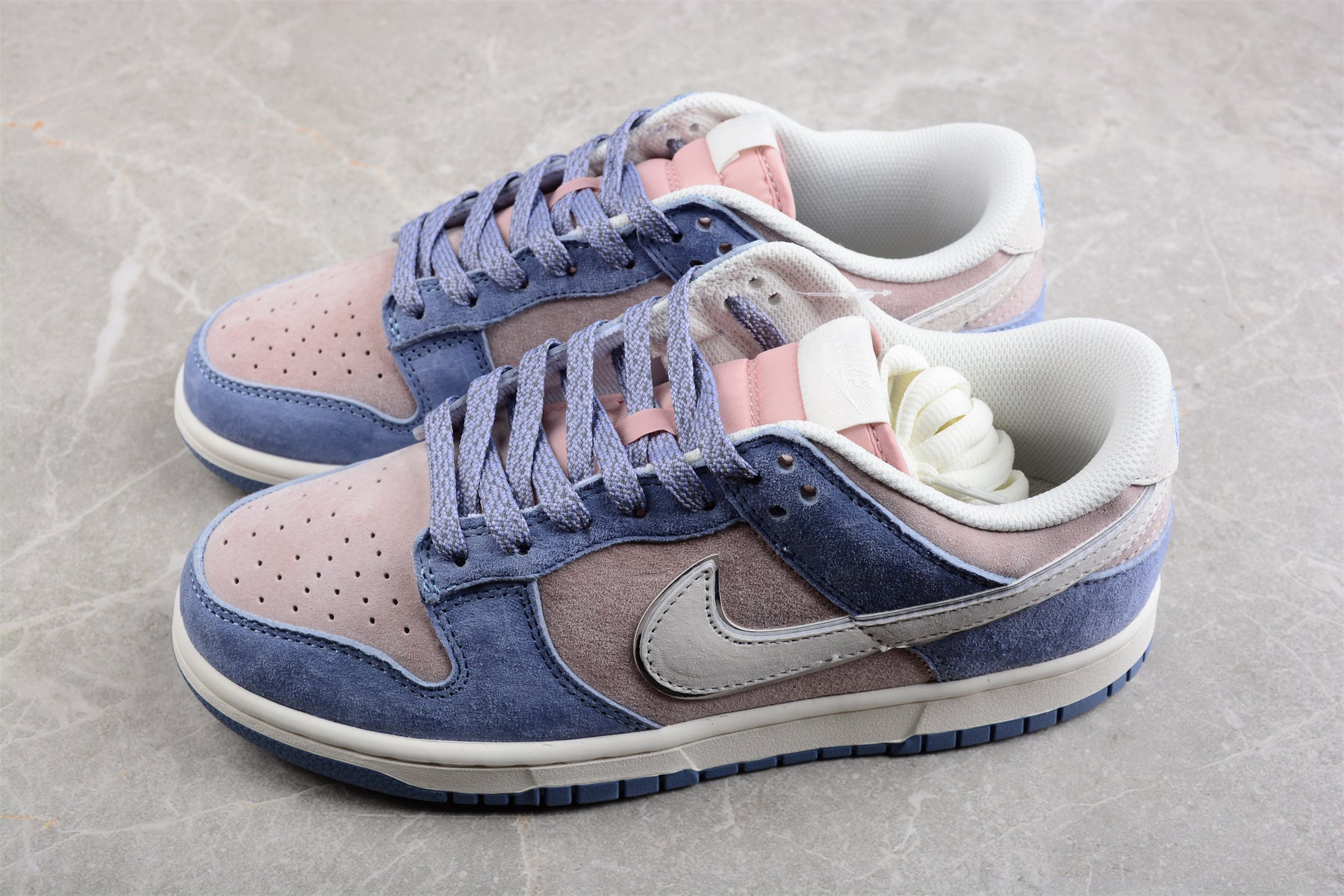 Otomo Katsuhiro x NikeMens SB Dunk Low - Pink