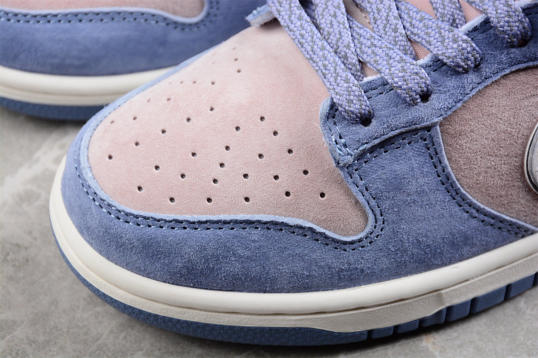 Otomo Katsuhiro x NikeMens SB Dunk Low - Pink