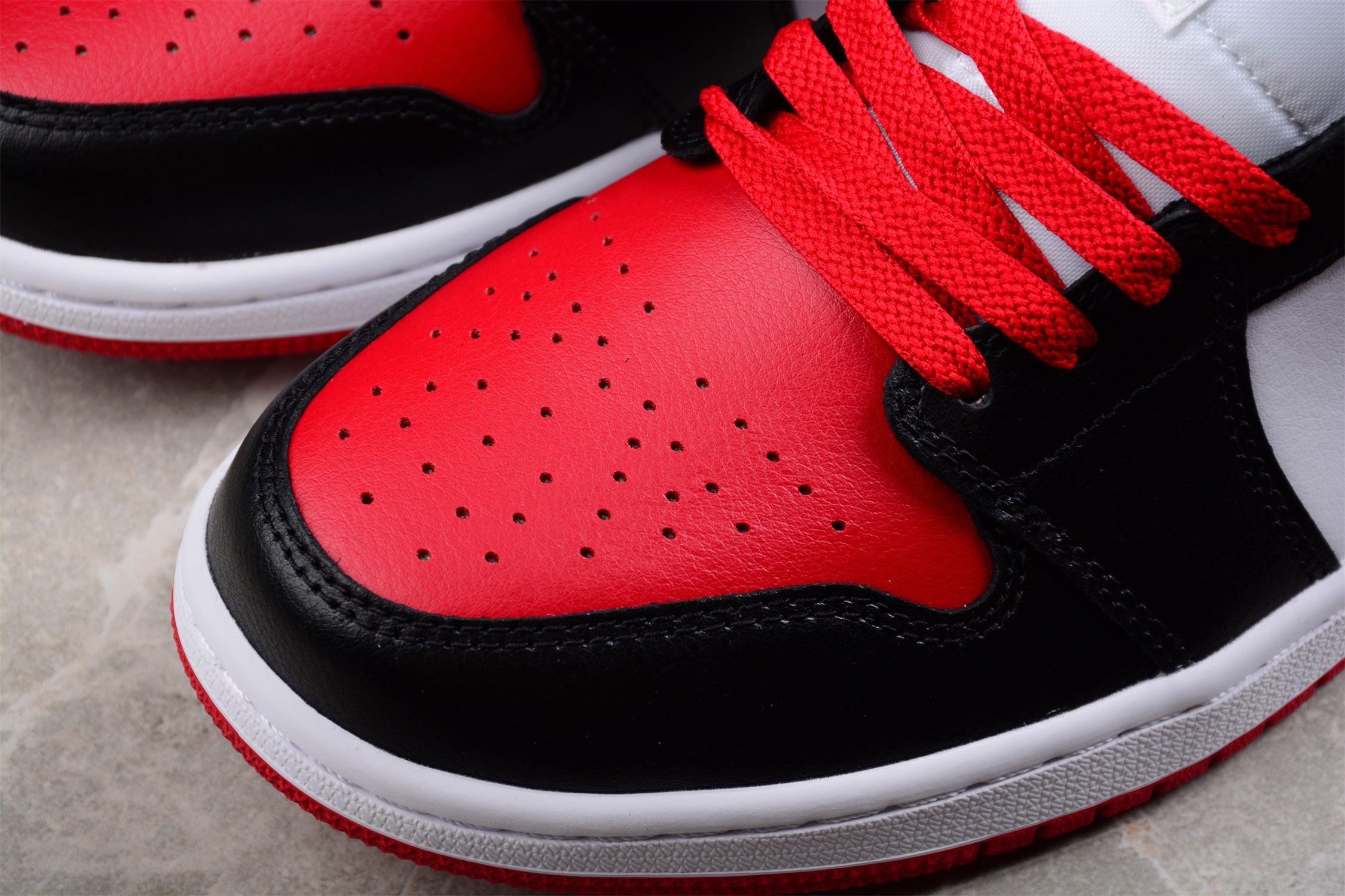 Air Jordan 1 AJ1 Mid Alternate - Bred Toe