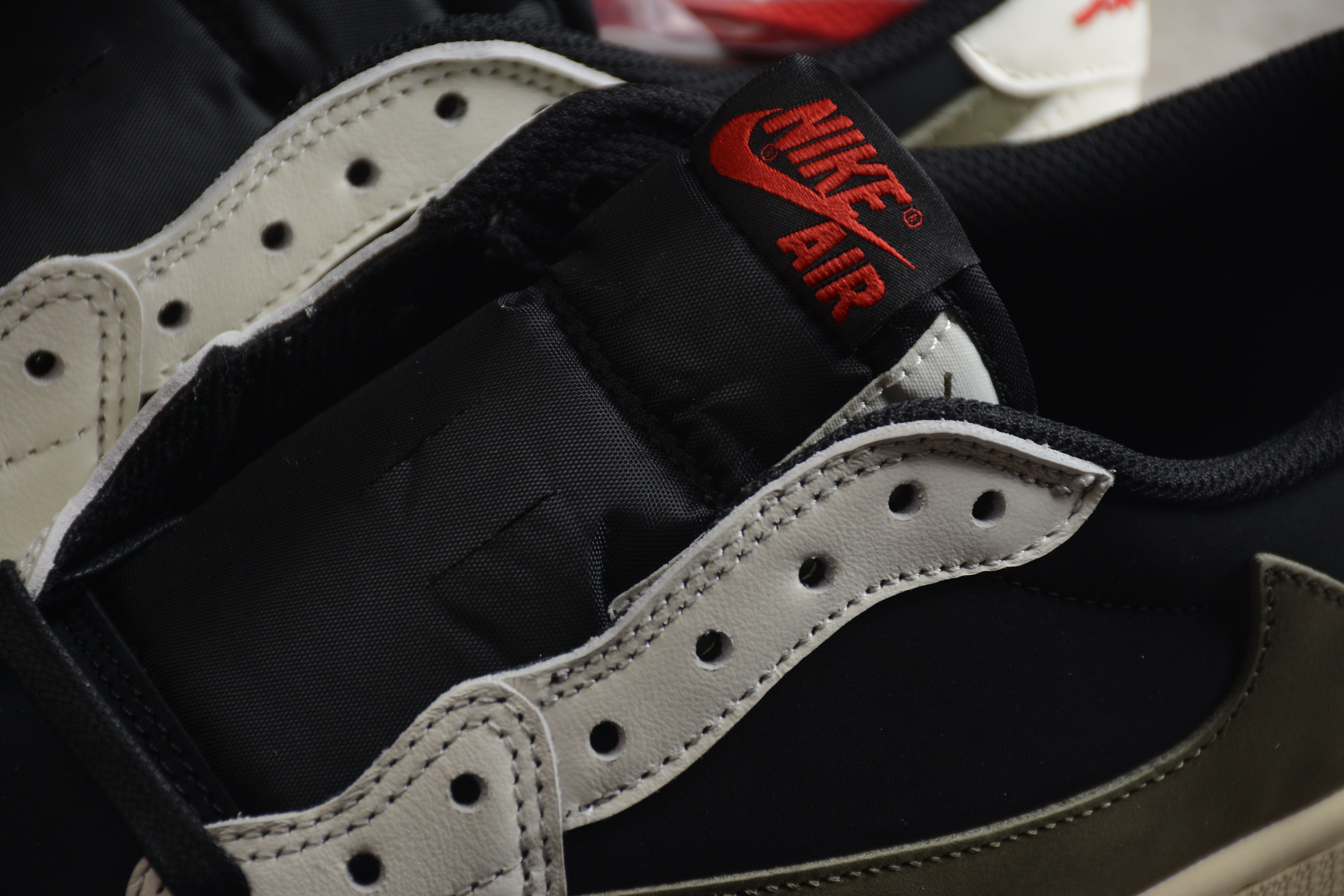 Travis Scott x Air Jordan 1 Low AJ1 - Olive