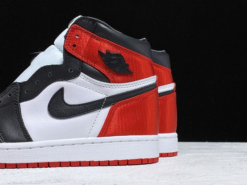 Air Jordan 1 AJ1 Retro High Satin - Black Toe