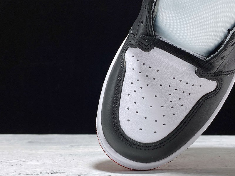 Air Jordan 1 AJ1 Retro High Satin - Black Toe