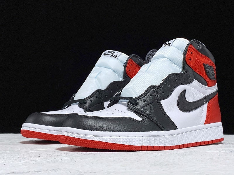 Air Jordan 1 AJ1 Retro High Satin - Black Toe
