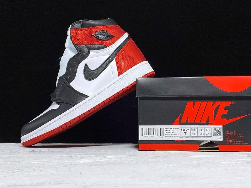 Air Jordan 1 AJ1 Retro High Satin - Black Toe