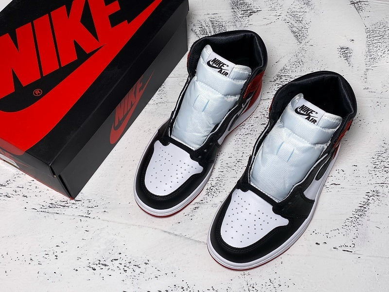 Air Jordan 1 AJ1 Retro High Satin - Black Toe