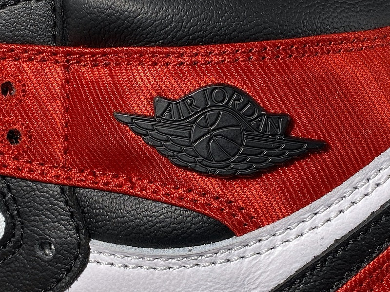 Air Jordan 1 AJ1 Retro High Satin - Black Toe