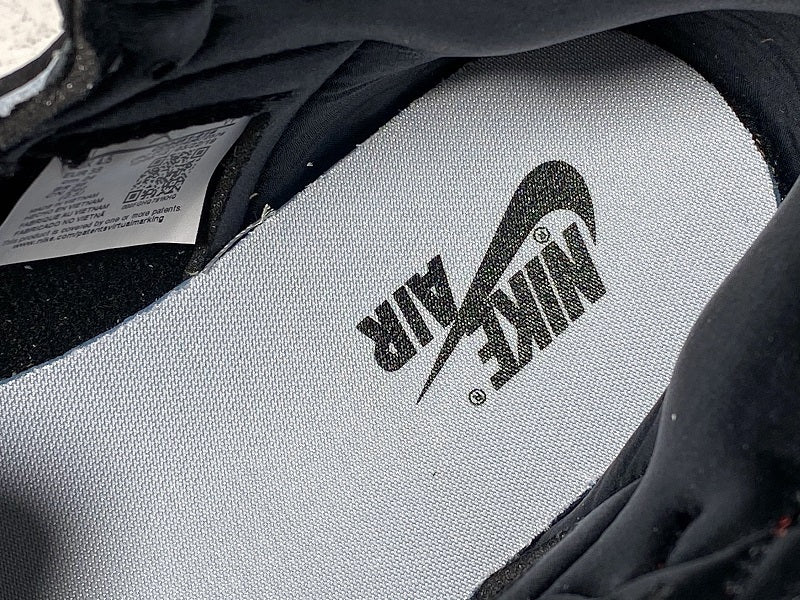 Air Jordan 1 AJ1 Retro High Satin - Black Toe