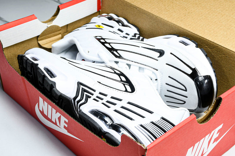 NikeUnisex Air Max Plus 3 White/Black