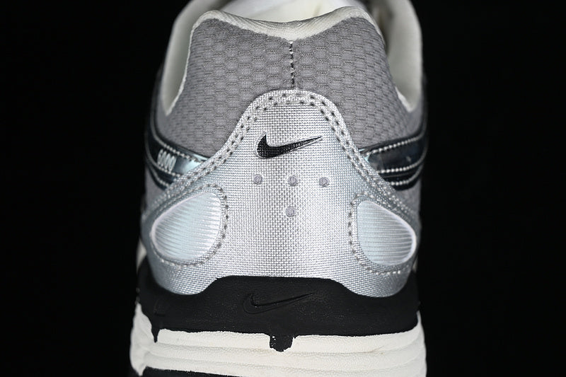 NikeUnisex P-6000 - Metallic Silver