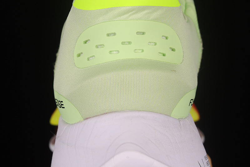 NikeUnisex Air Zoom Tempo Next% - Barely Volt