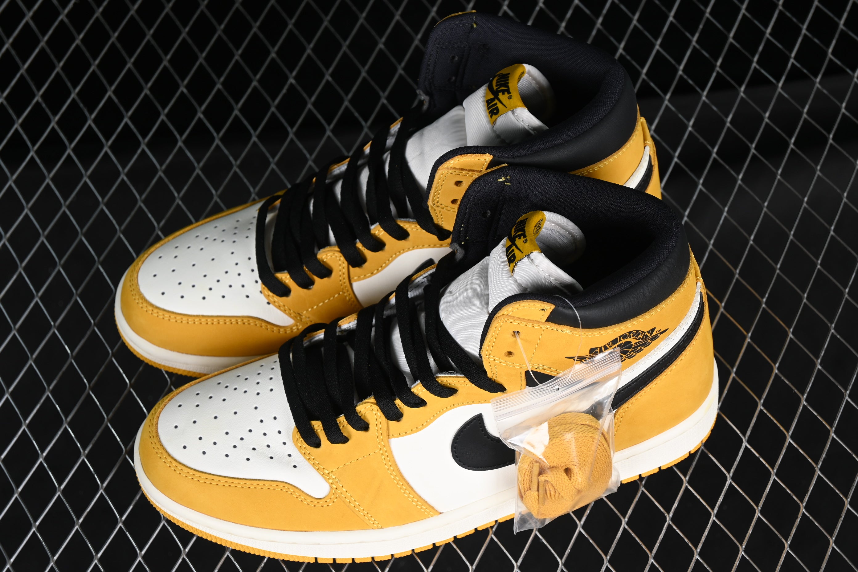 Air Jordan 1 Aj1 High - Yellow Ochre