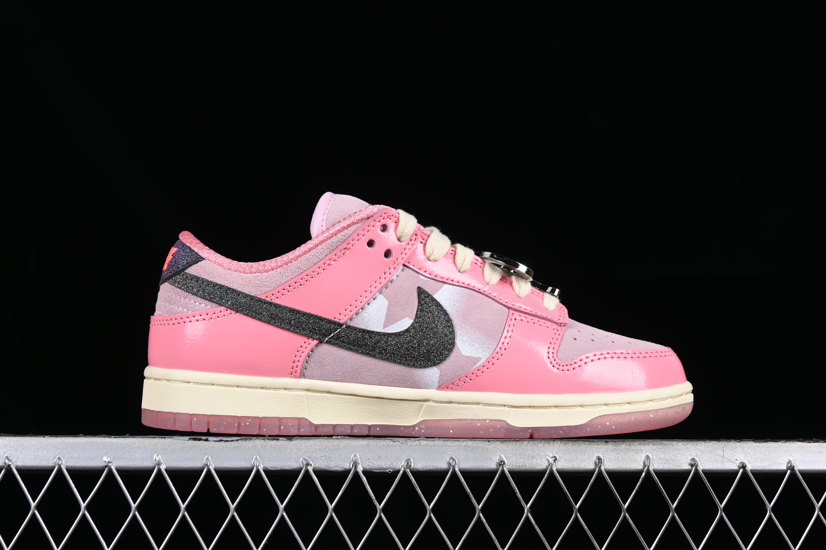 NikeUnisex Dunk Low LX - Barbie