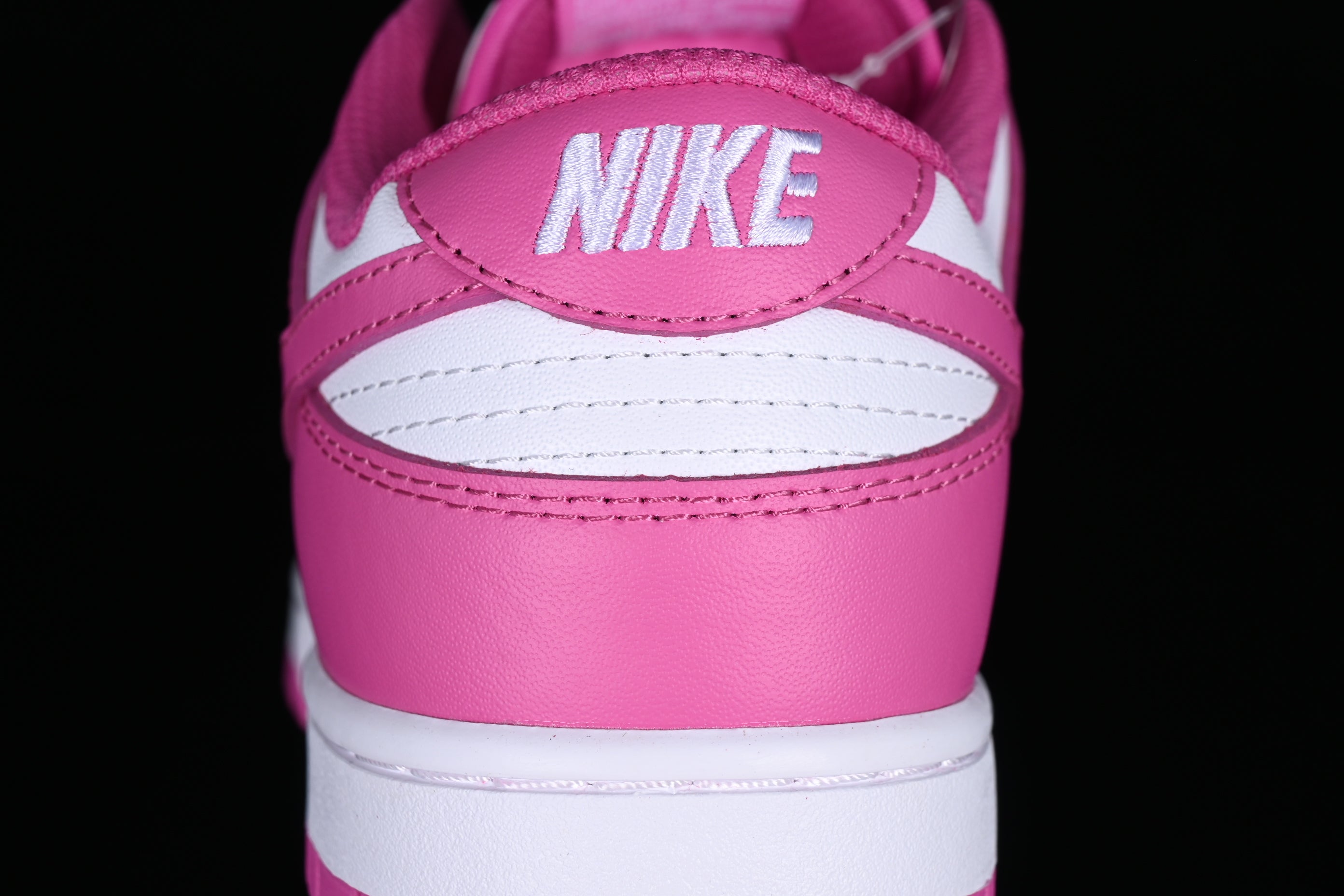 NikeWMNS SB Dunk Low - Active Fuchsia
