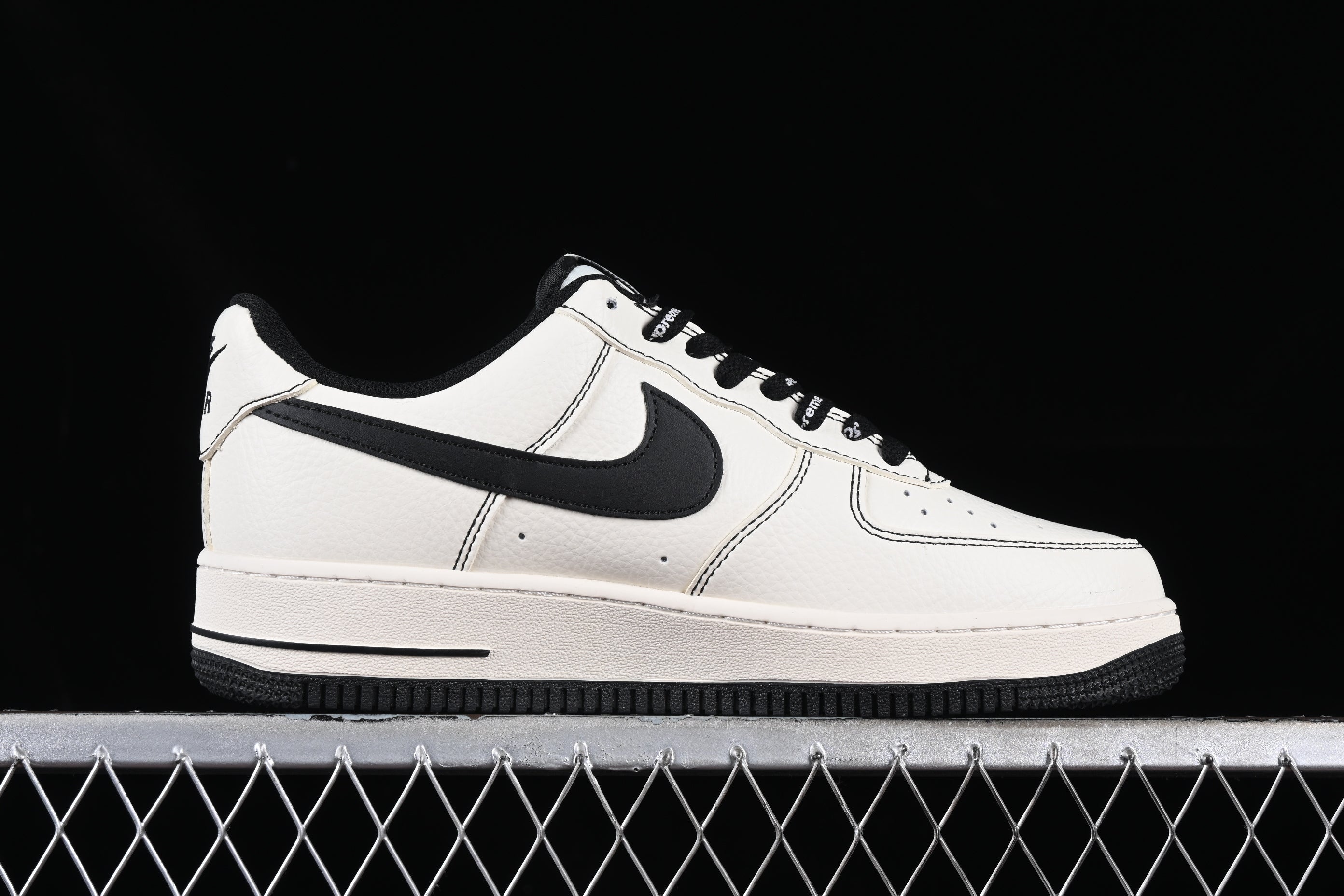 NikeMens Air Force 1 AF1 Low - Supreme