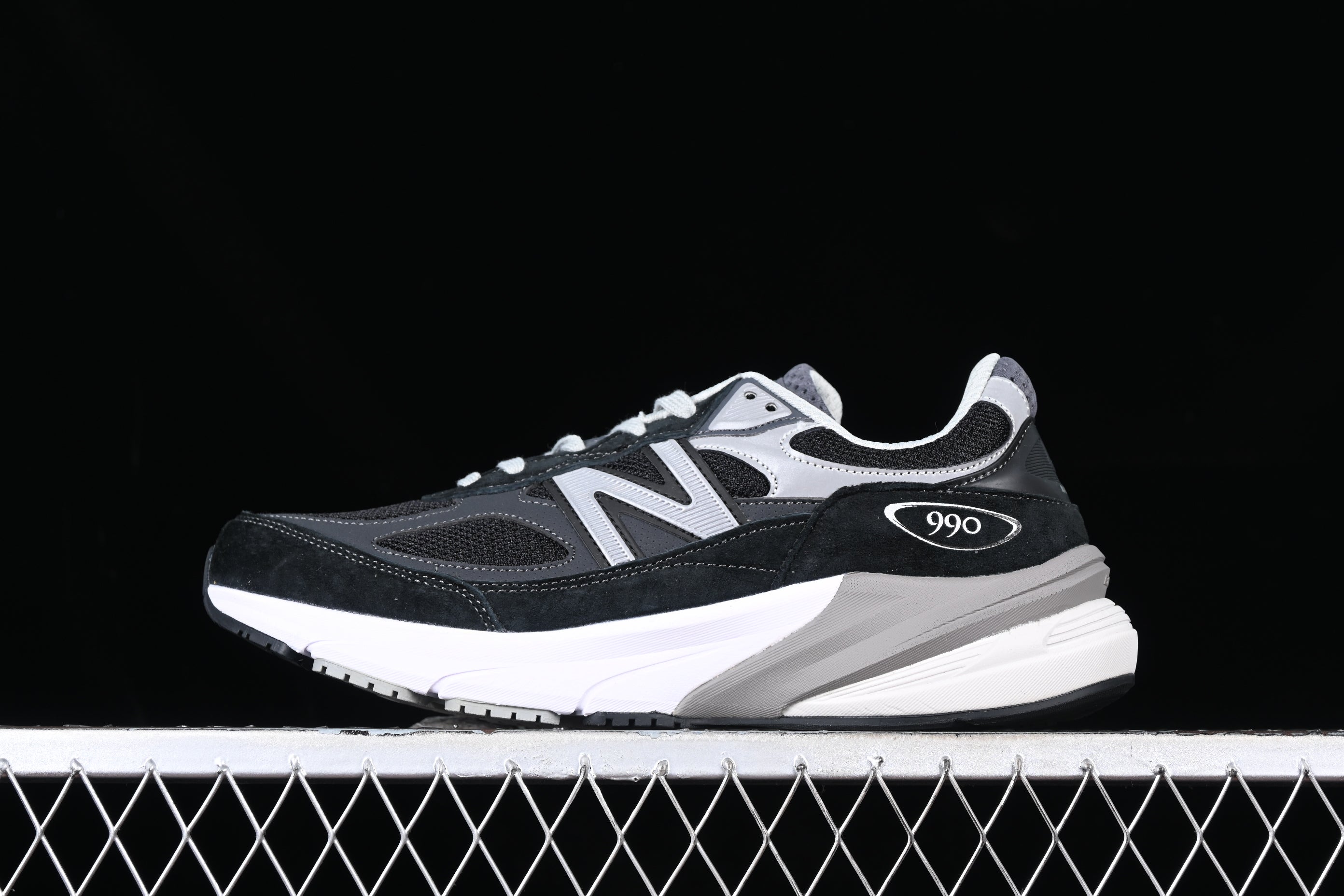 New Balance 990 V6 - Black