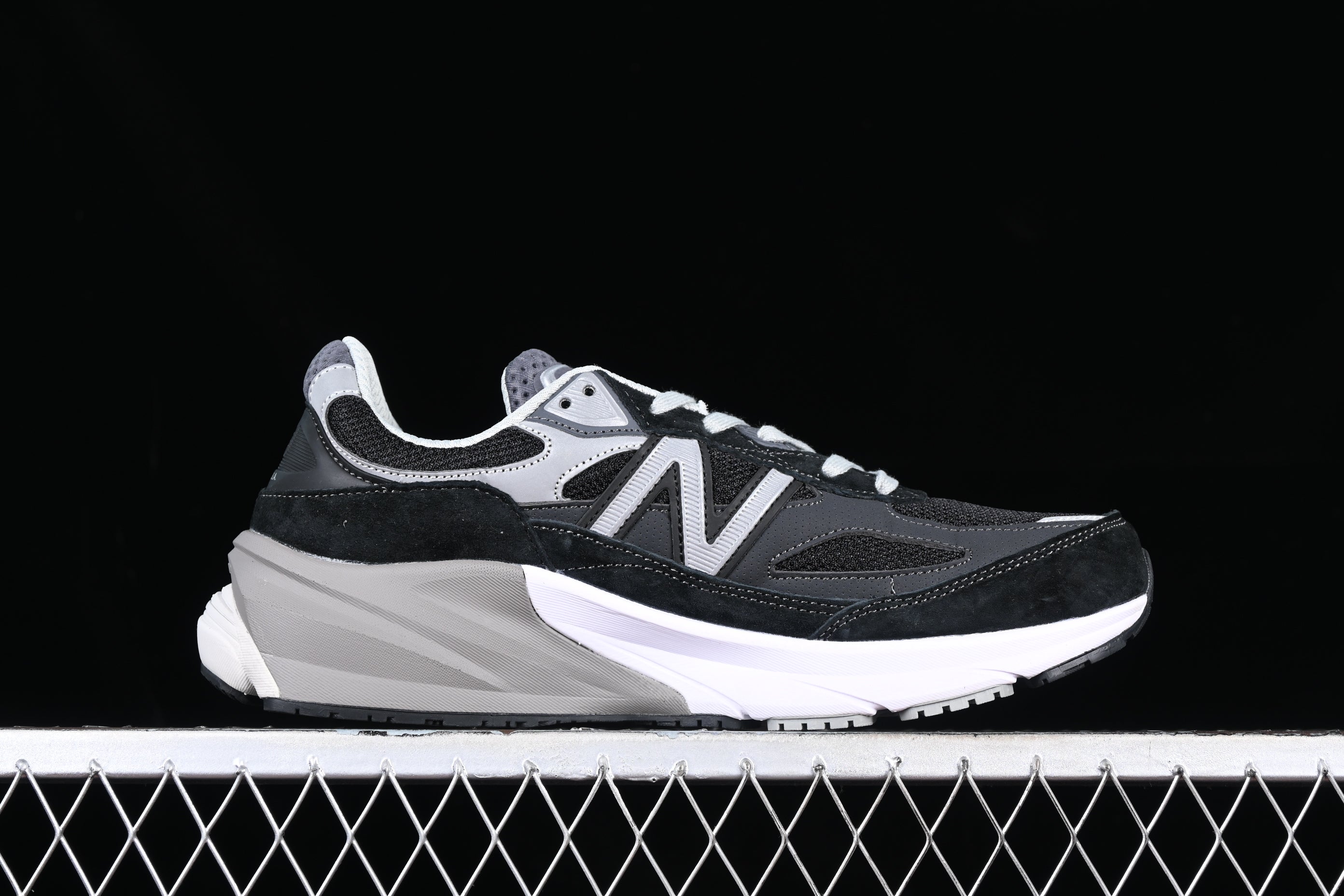 New Balance 990 V6 - Black