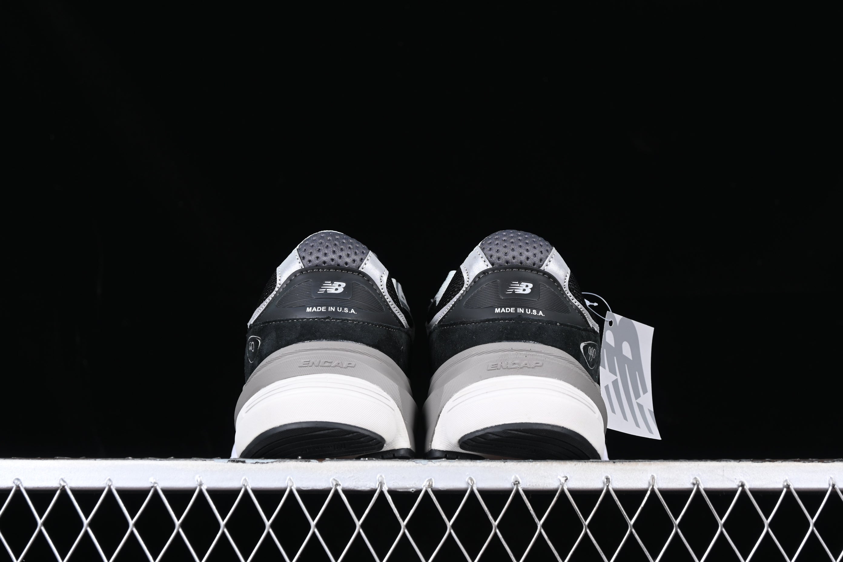 New Balance 990 V6 - Black