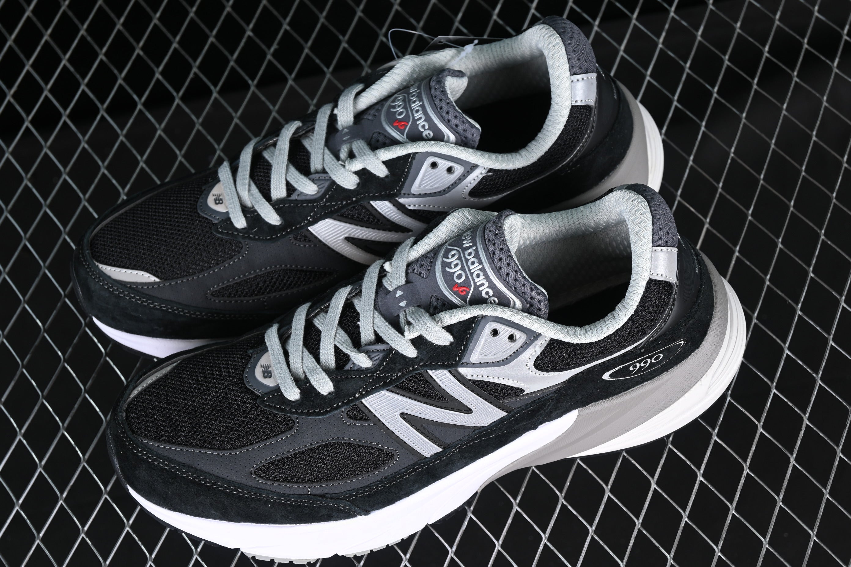 New Balance 990 V6 - Black