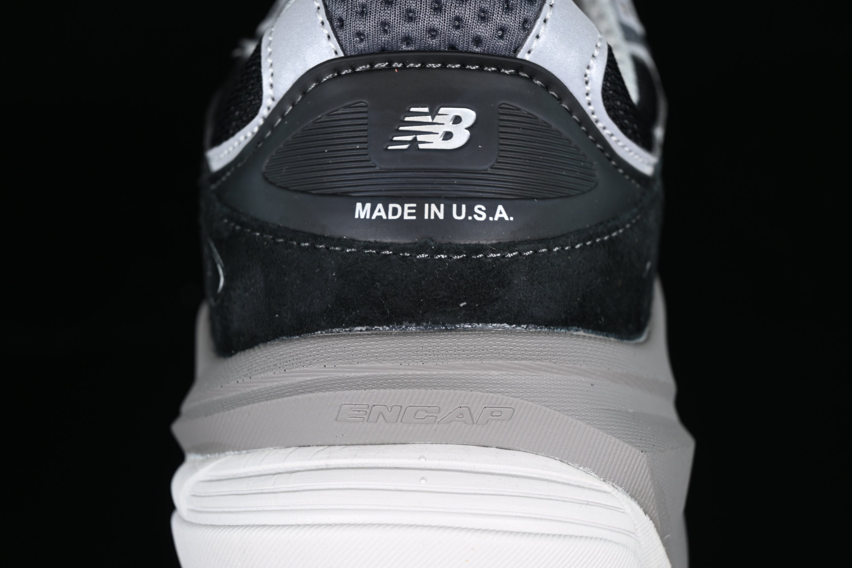 New Balance 990 V6 - Black