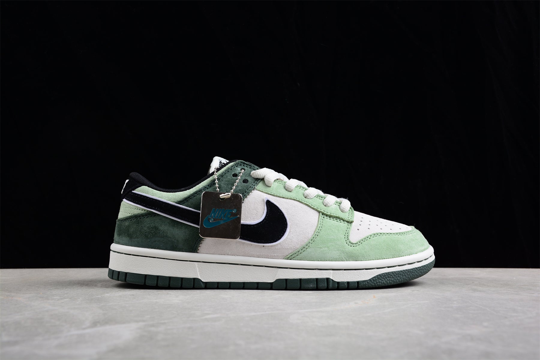 Otomo Katsuhiro x NikeSB Dunk Low - Ost Green