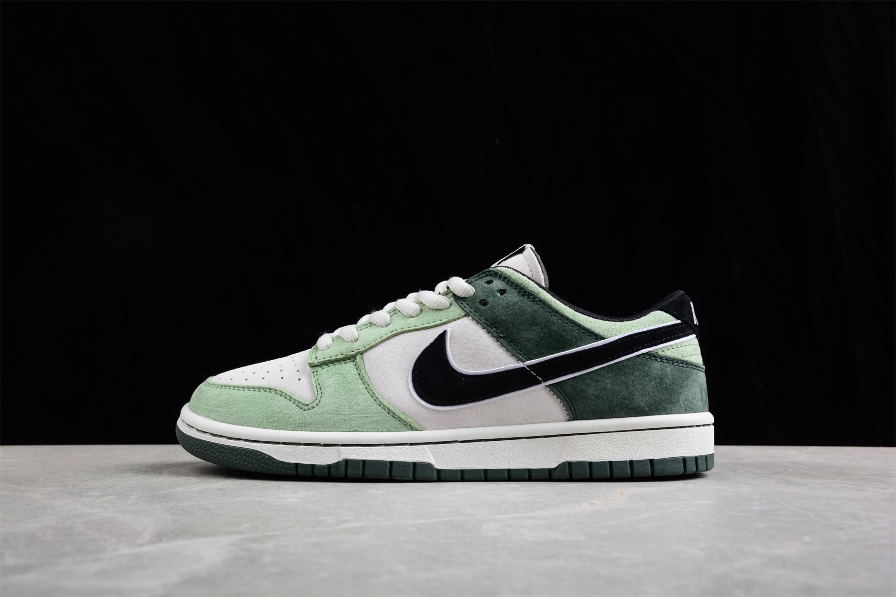 Otomo Katsuhiro x NikeSB Dunk Low - Ost Green