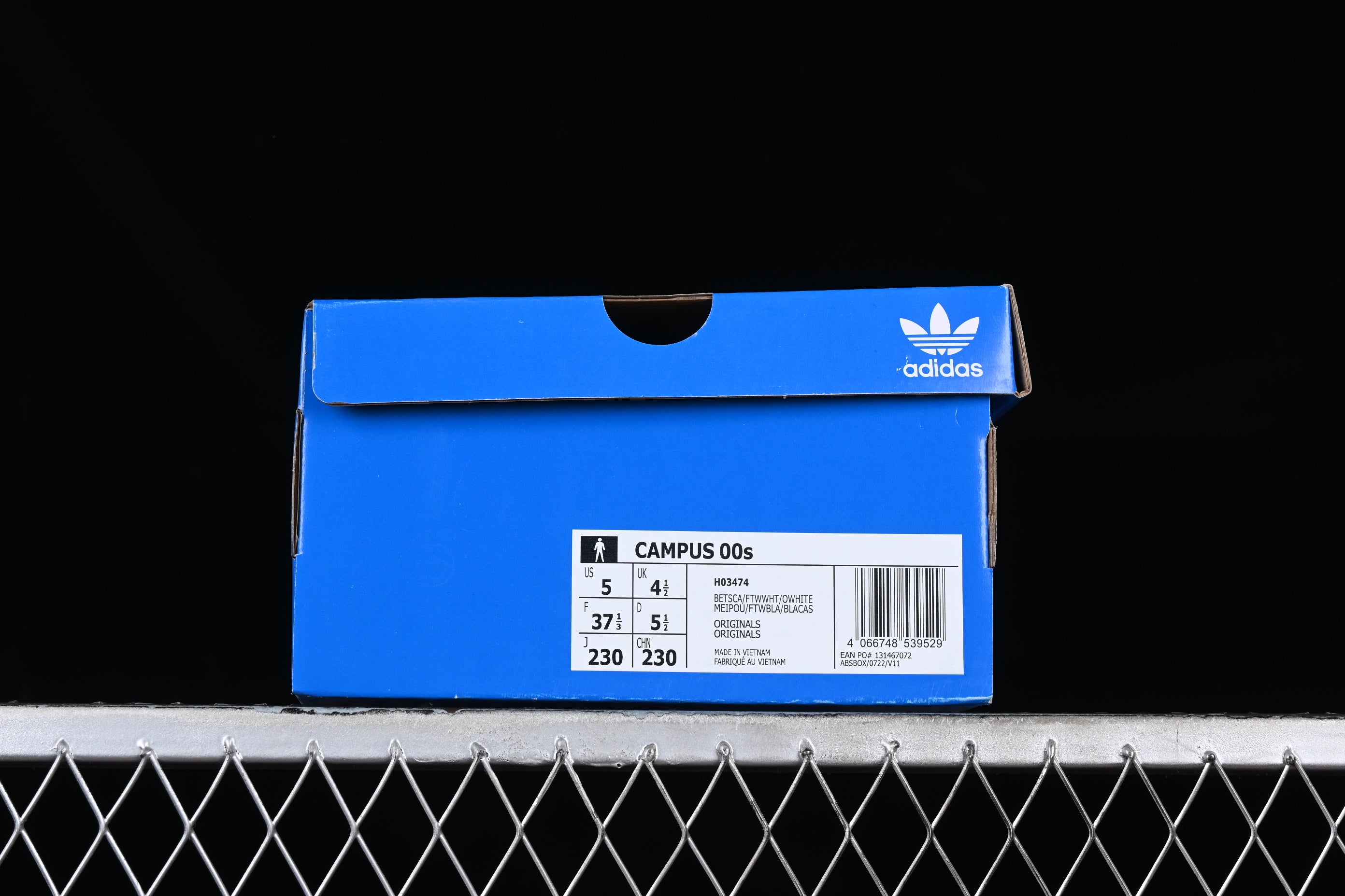 adidasMens Campus - Red