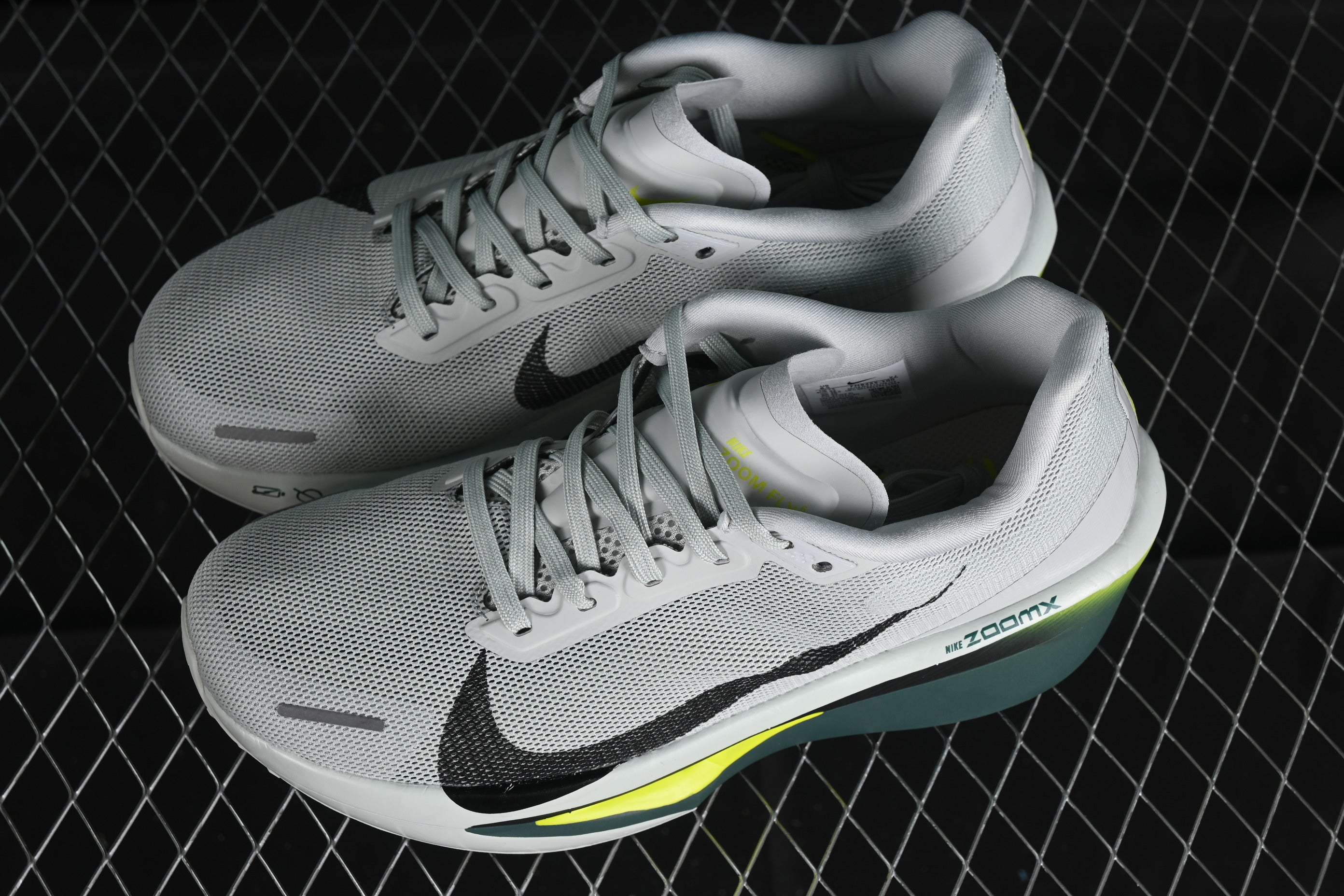 NikeMens ZoomX Invincible Run Flyknit 6 - Green